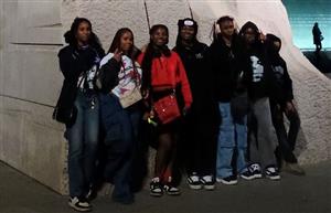  KIds taking pics in DC
